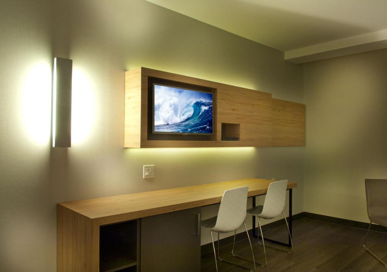 Ramada By Wyndham Laval Ξενοδοχείο Εξωτερικό φωτογραφία
