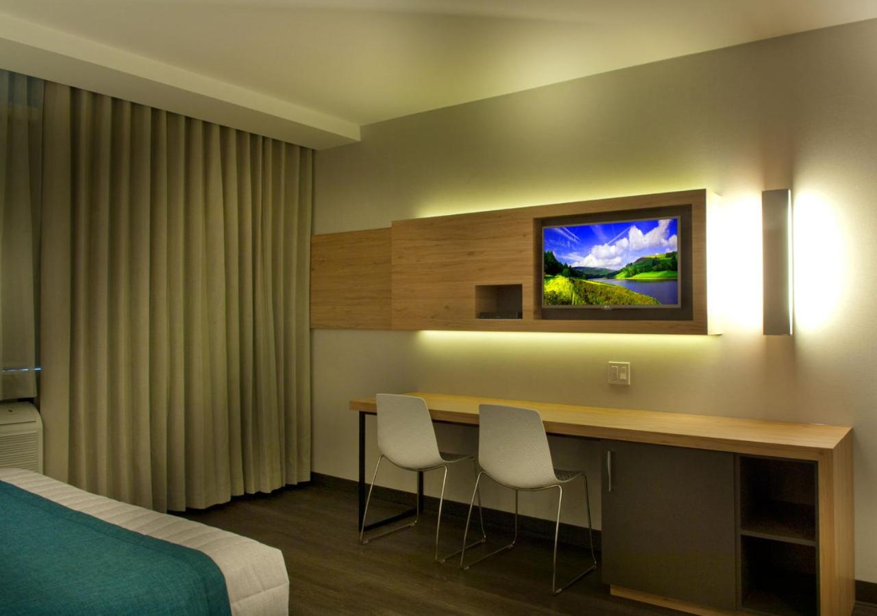 Ramada By Wyndham Laval Ξενοδοχείο Εξωτερικό φωτογραφία