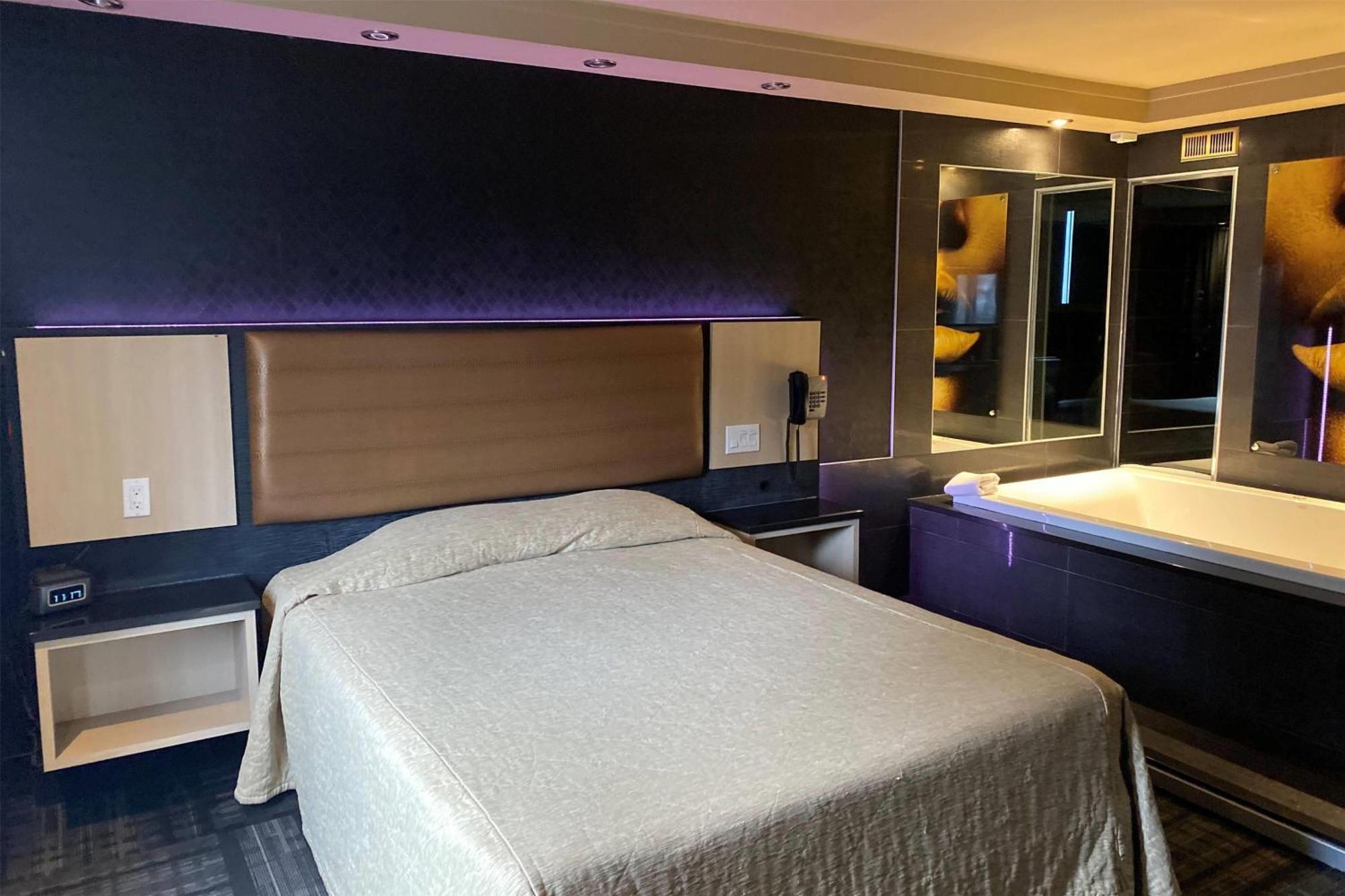 Ramada By Wyndham Laval Ξενοδοχείο Εξωτερικό φωτογραφία
