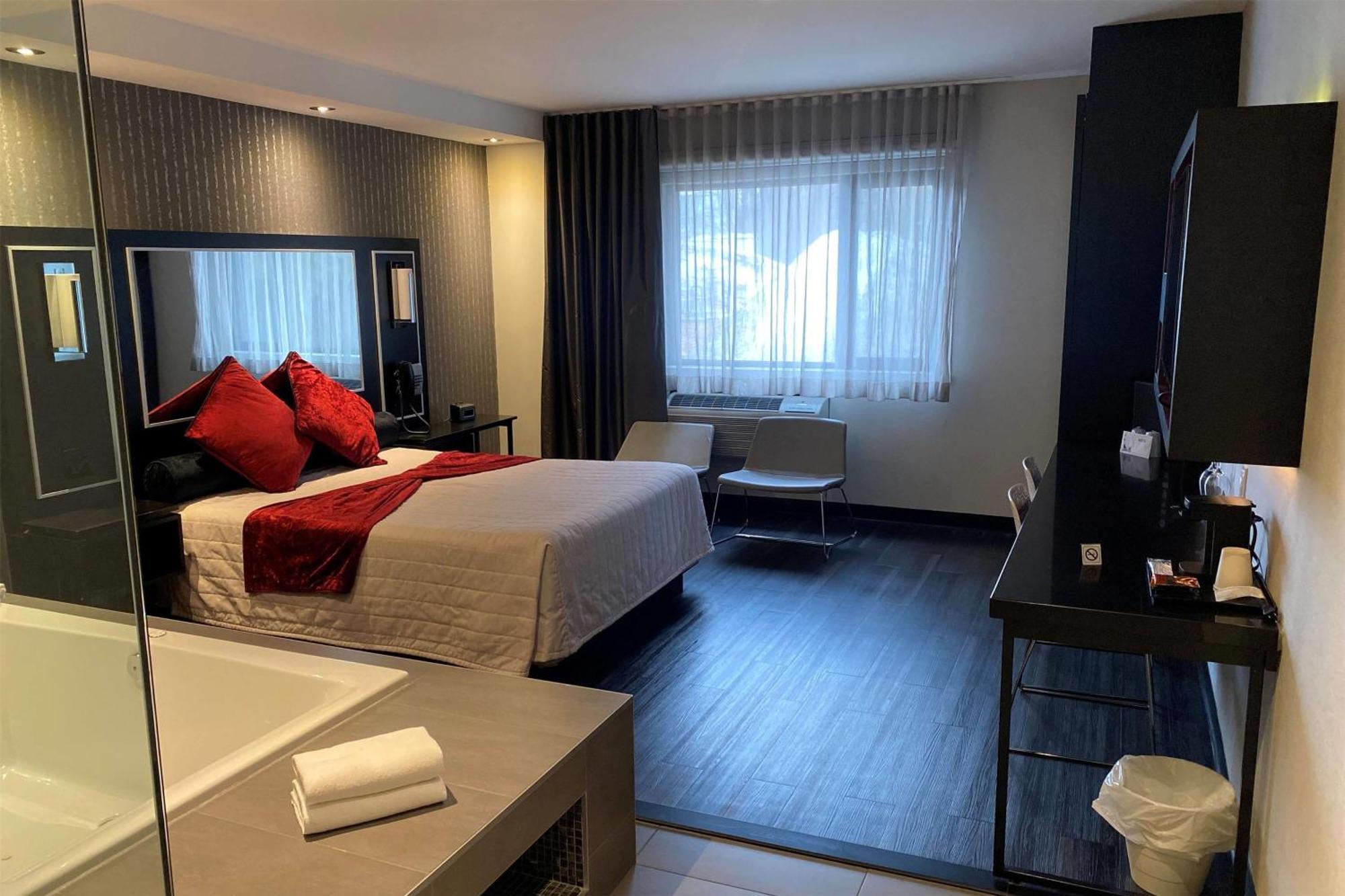 Ramada By Wyndham Laval Ξενοδοχείο Εξωτερικό φωτογραφία