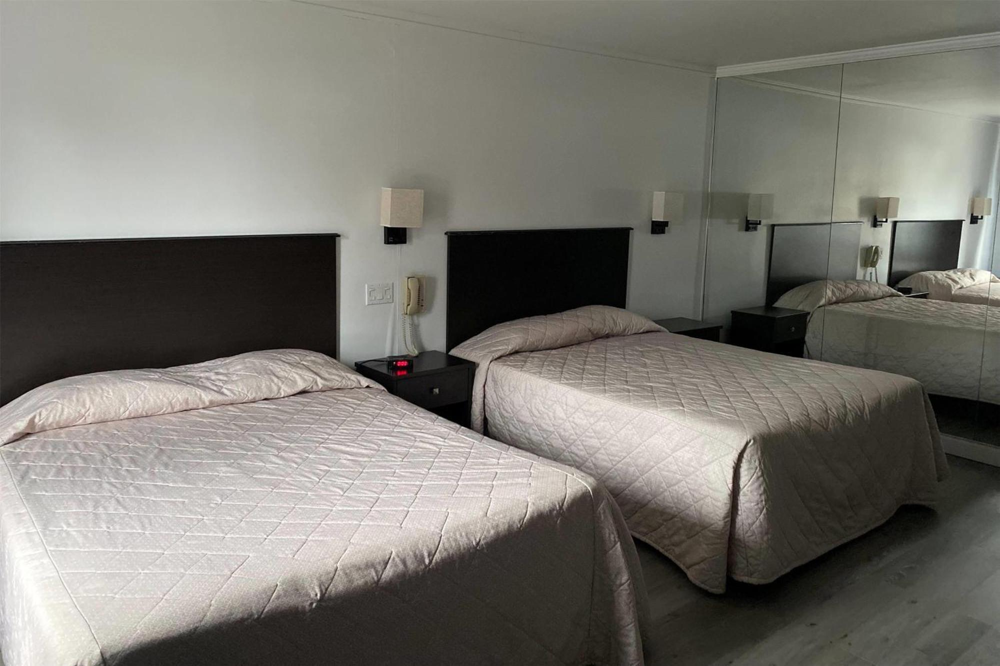 Ramada By Wyndham Laval Ξενοδοχείο Εξωτερικό φωτογραφία