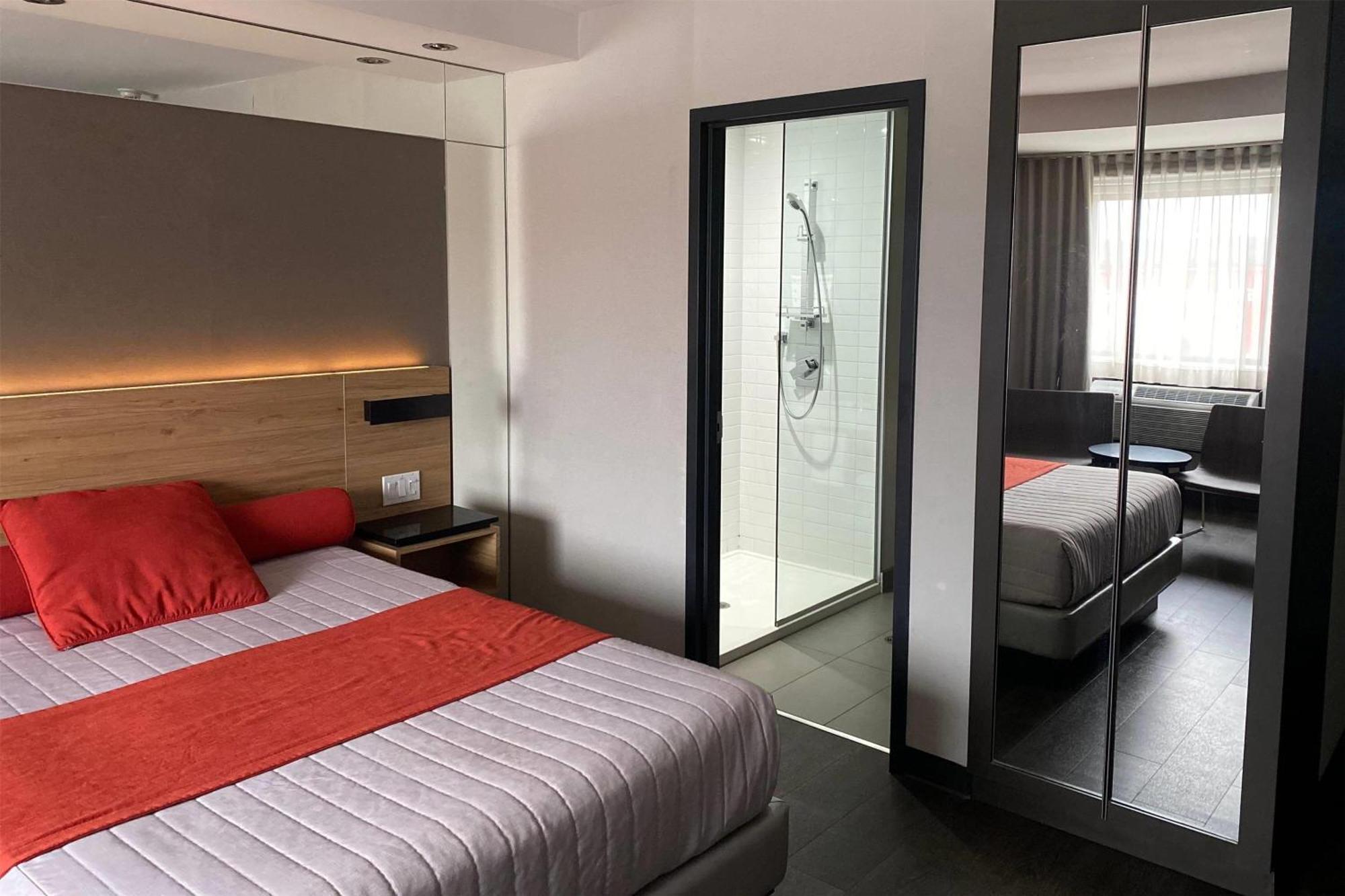 Ramada By Wyndham Laval Ξενοδοχείο Εξωτερικό φωτογραφία