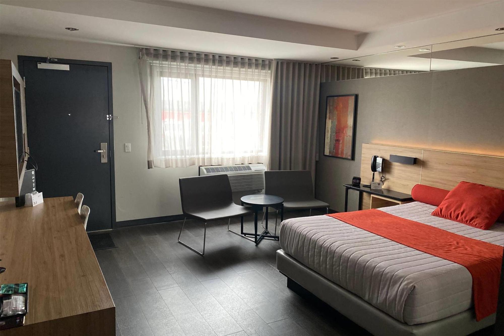 Ramada By Wyndham Laval Ξενοδοχείο Εξωτερικό φωτογραφία