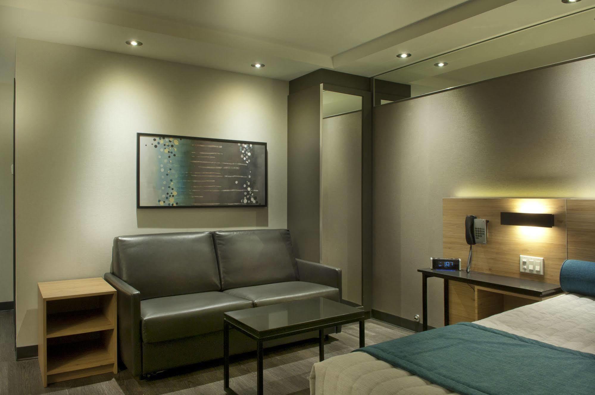 Ramada By Wyndham Laval Ξενοδοχείο Εξωτερικό φωτογραφία