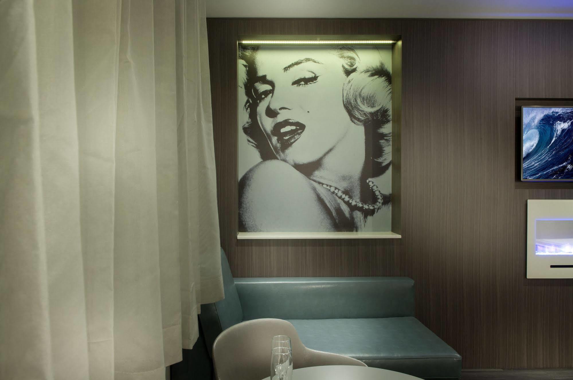 Ramada By Wyndham Laval Ξενοδοχείο Εξωτερικό φωτογραφία